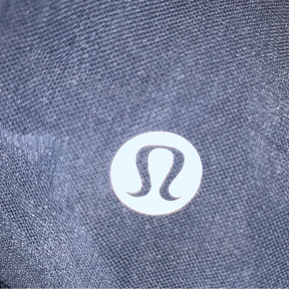 LULULEMON Athletica women’s criss cross navy top size large 10 12 - Picture 2 of 9